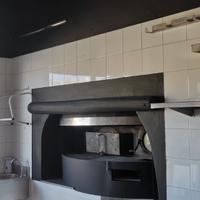 Forno e attrezzatura varia per pizzeria