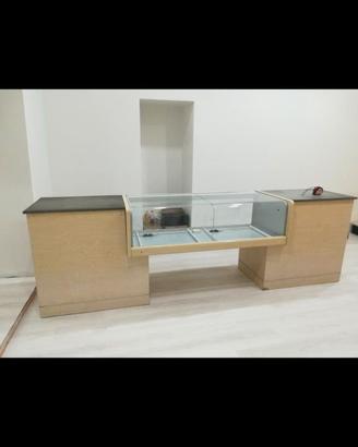 Scaffali per negozio