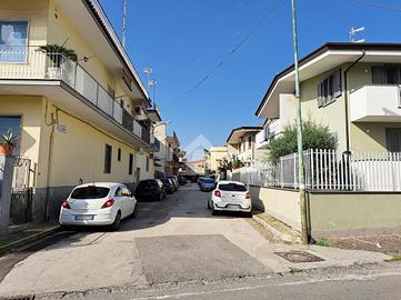 Palazzina a castello di cisterna