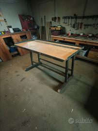 Banco in ferro pesante