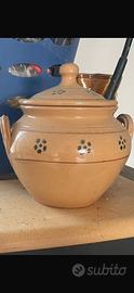 PENTOLA/zuppiera in terracotta con coperchio.
