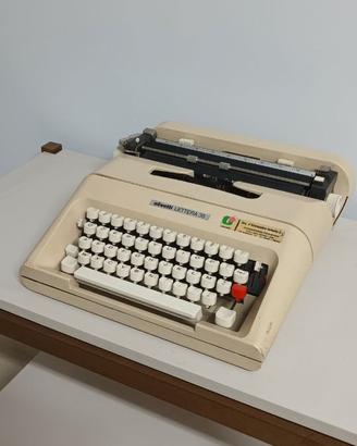Macchina da Scrivere Vintage Olivetti Lettera 35