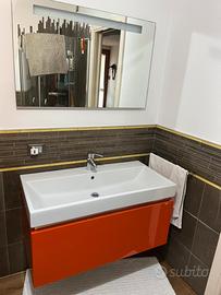 mobile bagno sospeso