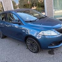 Lancia Ypsilon 1.0 FireFly 5 porte S&S Hybrid Oro