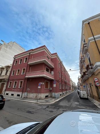 Ampio bilocale centro libero con cantina