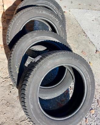 4 pneumatici invernali Michelin 205/55 R16