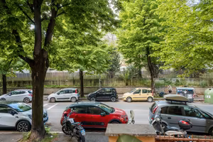 Portuense ad.ze Largo La Loggia  negozio 