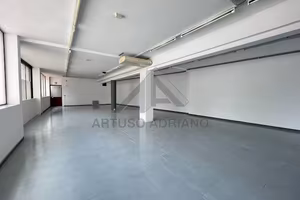 Immobile di 184 m² con 1 locale a Loria