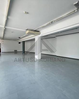 Immobile di 184 m² con 1 locale a Loria