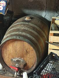contenitore vino in legno  (botte)