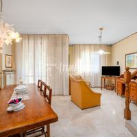 Splendida villetta a schiera con giardino, taverna