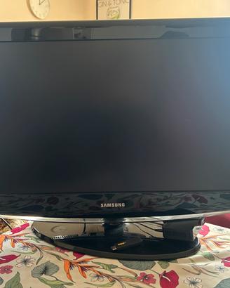 TV Samsung 32” con decoder e chiavetta NowTv