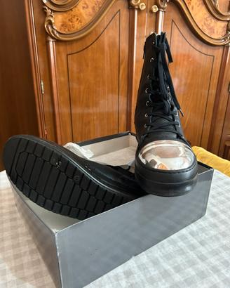 anfibi in pelle con punta in argento