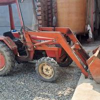 Trattore valpadana con caricatore frontale