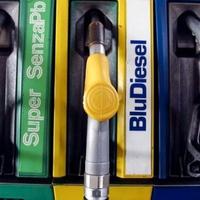 Distributore di carburanti bianco già locato