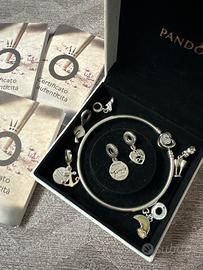 bracciale Pandora con vari charm originali usati