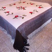 Coperta di lana beige con laterale marrone