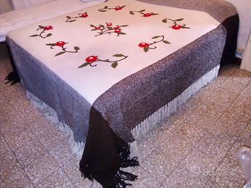 Coperta di lana beige con laterale marrone