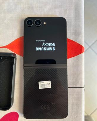 Samsung z flip 6 Trattbile