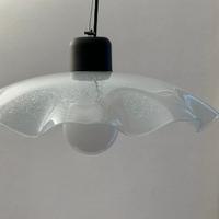 Lampadario resina trasparente decorazioni bianche