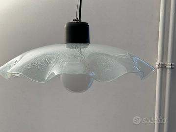 Lampadario resina trasparente decorazioni bianche