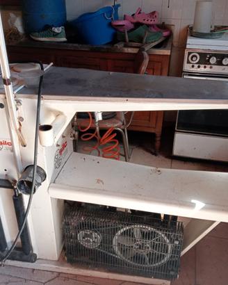 smacchiatrice con compressore e piano aspirato