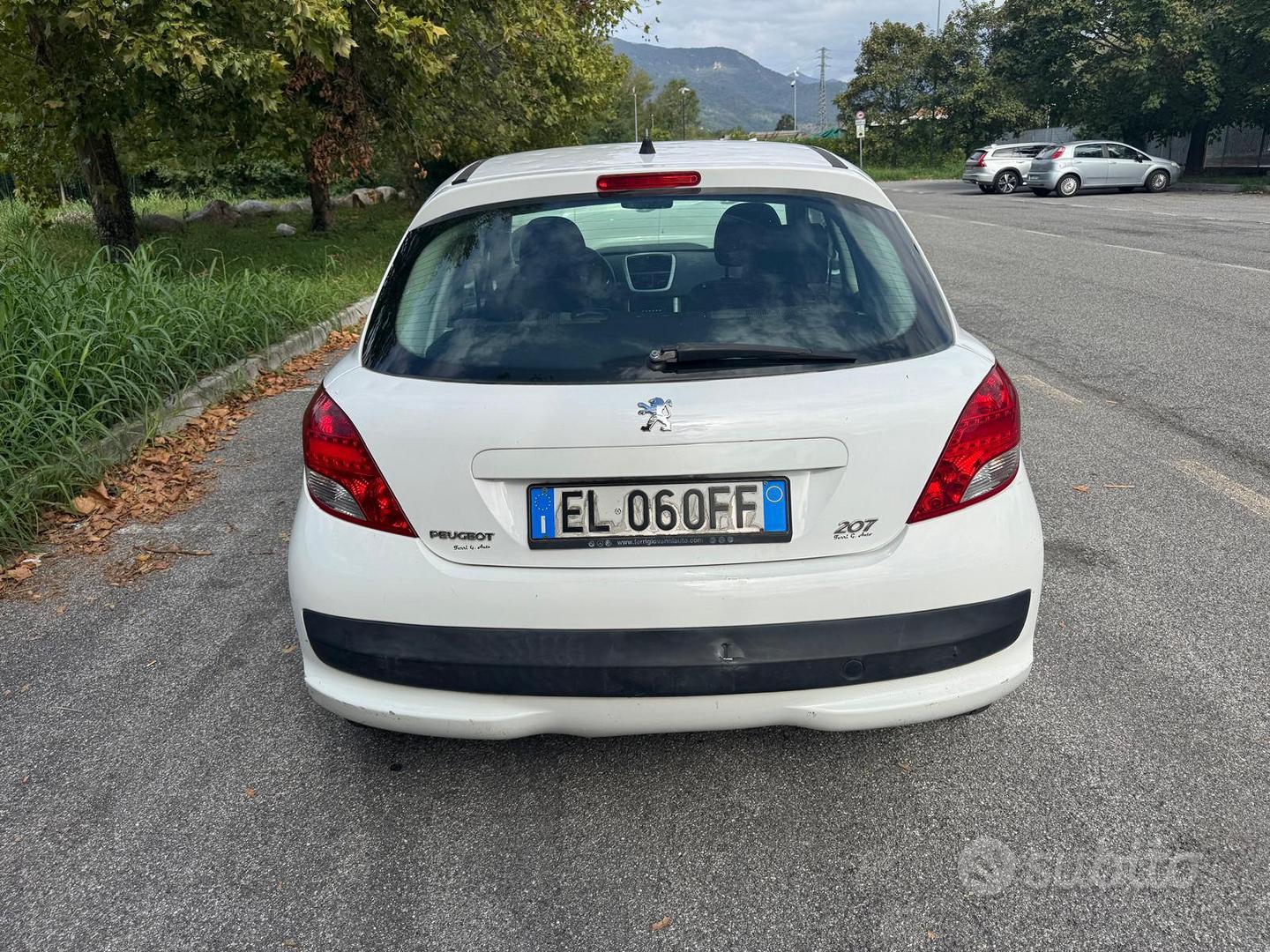 Peugeot 207 2012 photo 4
