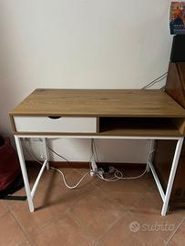 Scrivania Jysk stile scandinavo