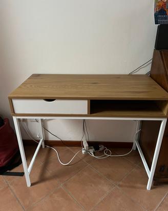 Scrivania Jysk stile scandinavo