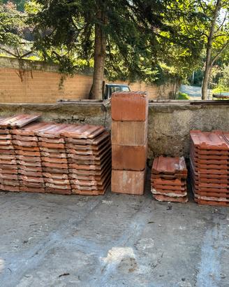 Circa 100 tegole in terracotta usate – 100 €