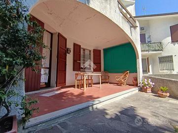 VILLA A SCHIERA CENTRALE A RAVENNA