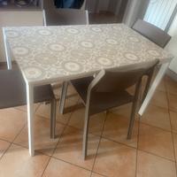 Tavolo e sedie