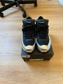 Scarpe Adidas x Raf Simons Ozweego