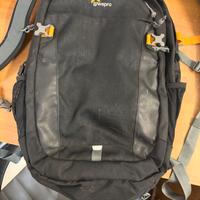 Zaino Lowepro nero/grigio con copertura antipioggi
