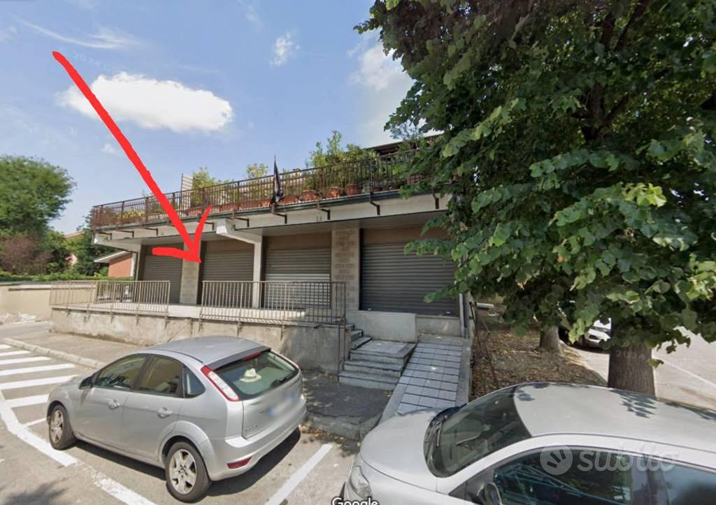 Immobile di 495 m² con 1 locale a Bareggio - Altro