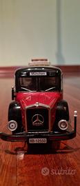 Modellino N.2 Serie "Autobus dal Mondo" MERCEDES