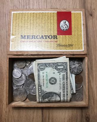 Vecchi dollari americani monete e banconote