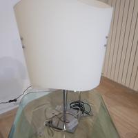 Piantana e lampada salone
