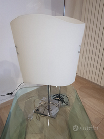 Piantana e lampada salone