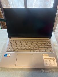 Pc Asus Vivobook modello F1504ZA