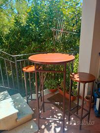 Tavoli e sgabelli da bar