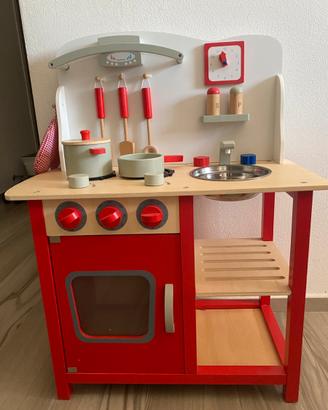 Cucina giocattolo in legno