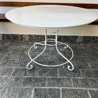 Tavolo da giardino rotondo di ferro con sei sedie