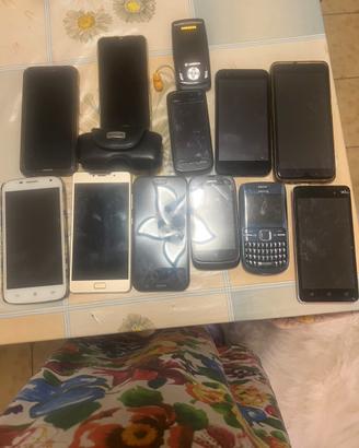 Lotto  Cellulari e Smartphone Vintage Usati