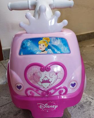 Macchina cavalcabile Disney