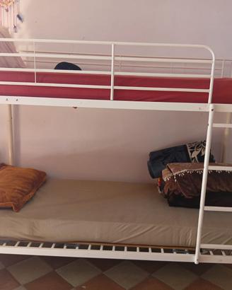 Letto a castello in metallo bianco