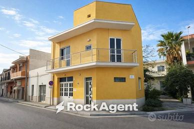 Casa indipendente di 216 m² con 4 locali e box aut