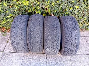 Set Pneumatici Invernali 205/55 R16