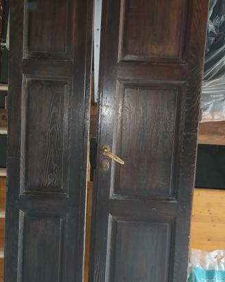 portoncino antico in legno di castagno 