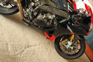 Aprilia rsv4 factory